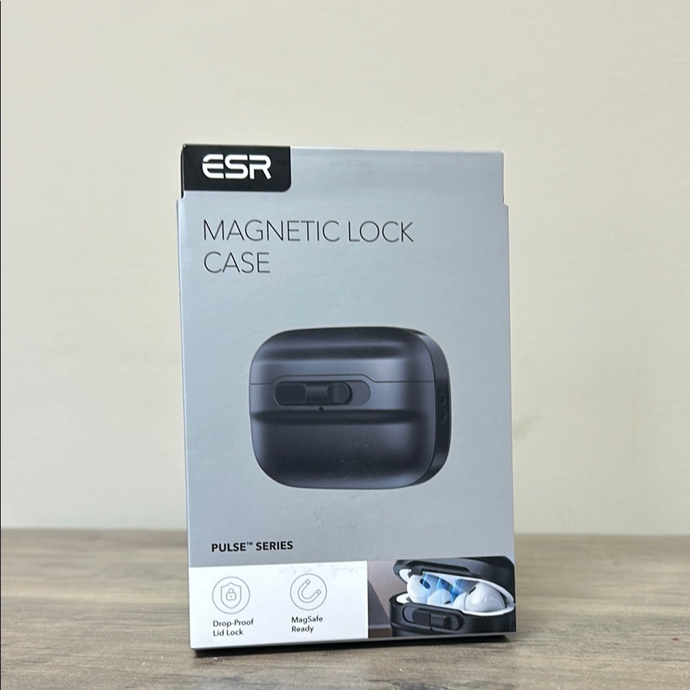 ESR Magnetic Lock Case - Black